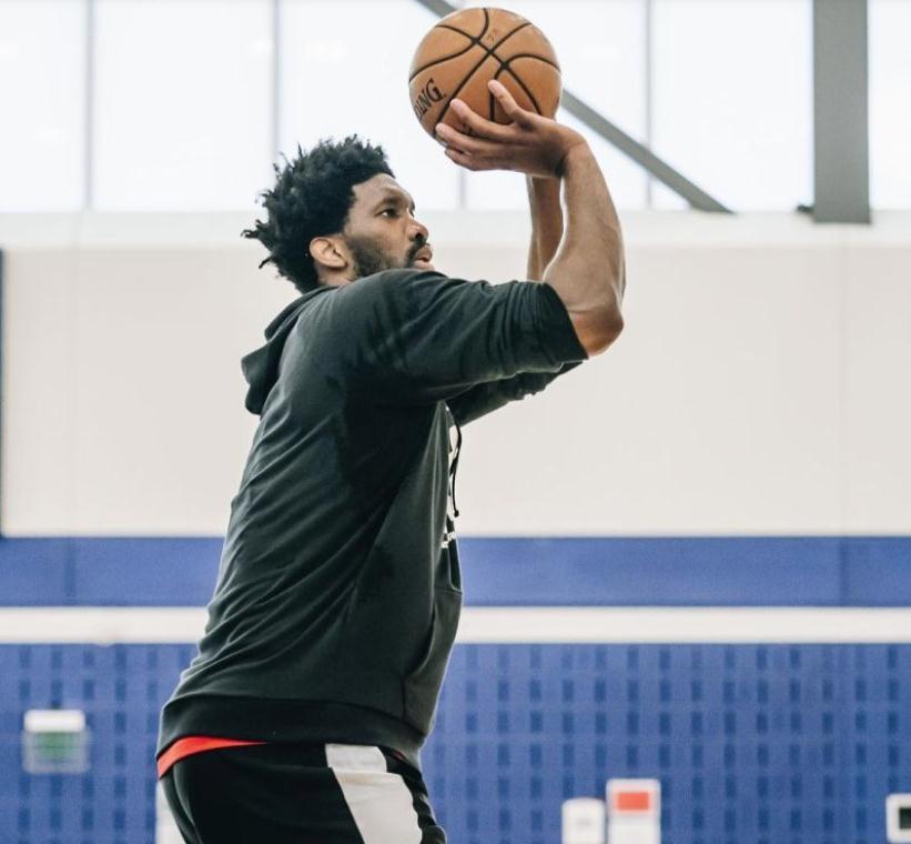 士别三日休赛期大帝恩比德刻苦训练期望带领76人更进一步