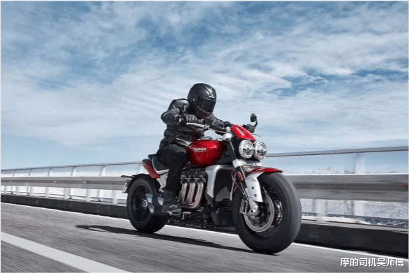 2.5l排量的摩托车?凯旋火箭 3国内开售,售价22.8万元!|凯旋火箭3