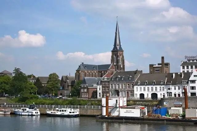 德国国歌从马斯到梅梅尔从埃施到贝尔特为何都不在境内了