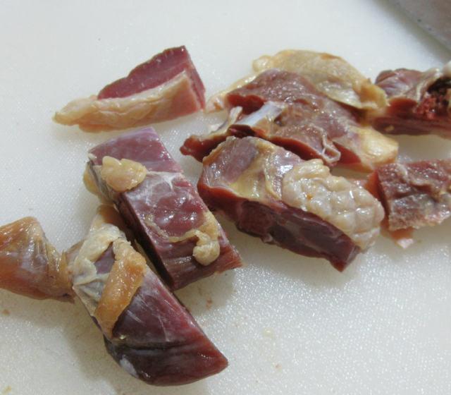 腊鸭腿奉化芋头煲,简单美味,全家都爱吃_腾讯新闻