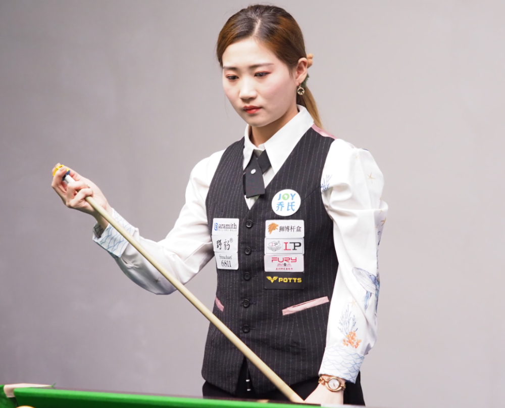 一路走来,万方圆经历了很多,几度放弃还是抵不过对台球的执念.