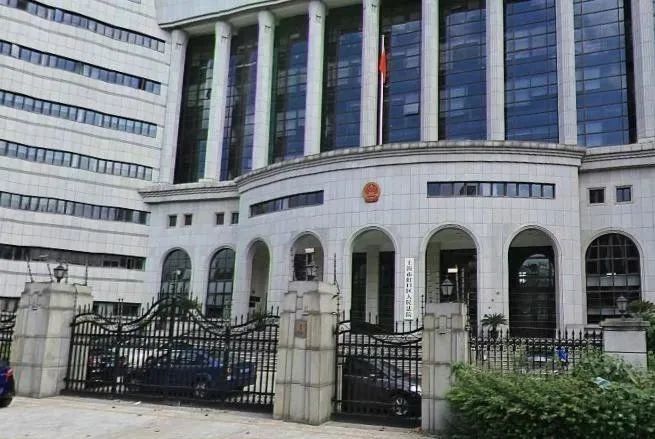 物业擅自将10年闲置房借他人住,警示我们:物业权力也要关进笼子