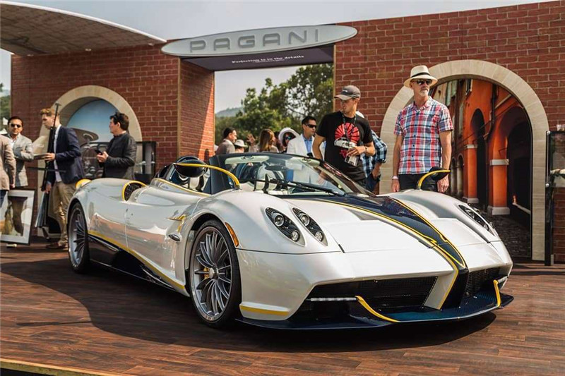 帕加尼huayra roadster敞篷版的精致程度比zonda还要高,zonda已经是被