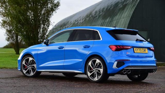 入门豪华小钢炮对决,全新奥迪s3实拍图对比奔驰amg a35