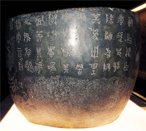 被康有为誉为中华第一古董的陈仓石鼓是在一个菜市场被发现的,根据一