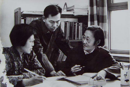 自然是不能停,中国的人才也在奋斗,所以在1961年,钱三强找到王承书,向