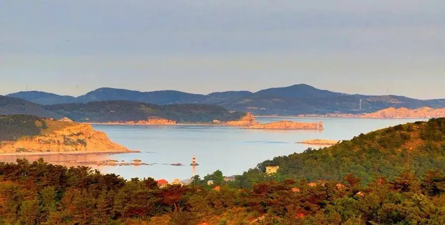 "感恩英雄,致敬烈士"——记青岛市红岛街道西大洋十七烈士墓_腾讯新闻