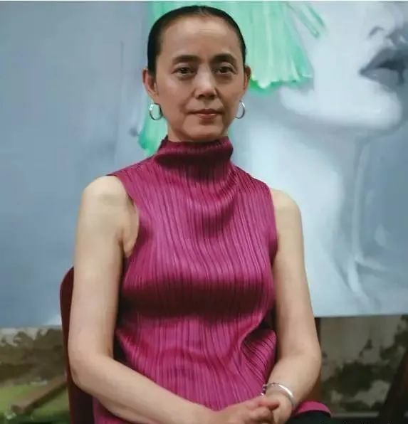 刘虹1986年研究生毕业于四川美术学院绘画系油画专业,同年留校任教.