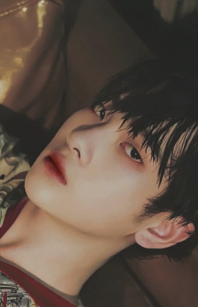 周震南壁纸|你要储蓄你的可爱 眷顾你的善良