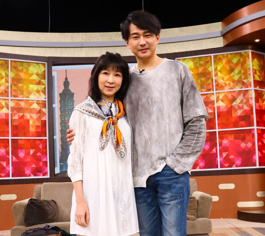 46岁的狄志杰已经有点中年发福,脸比以前胖了不少.