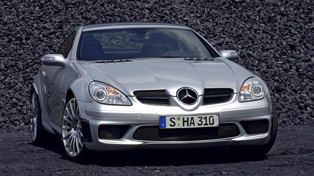 自2007年推出slk 55 amg black series以来,在这13年间奔驰也仅推出了