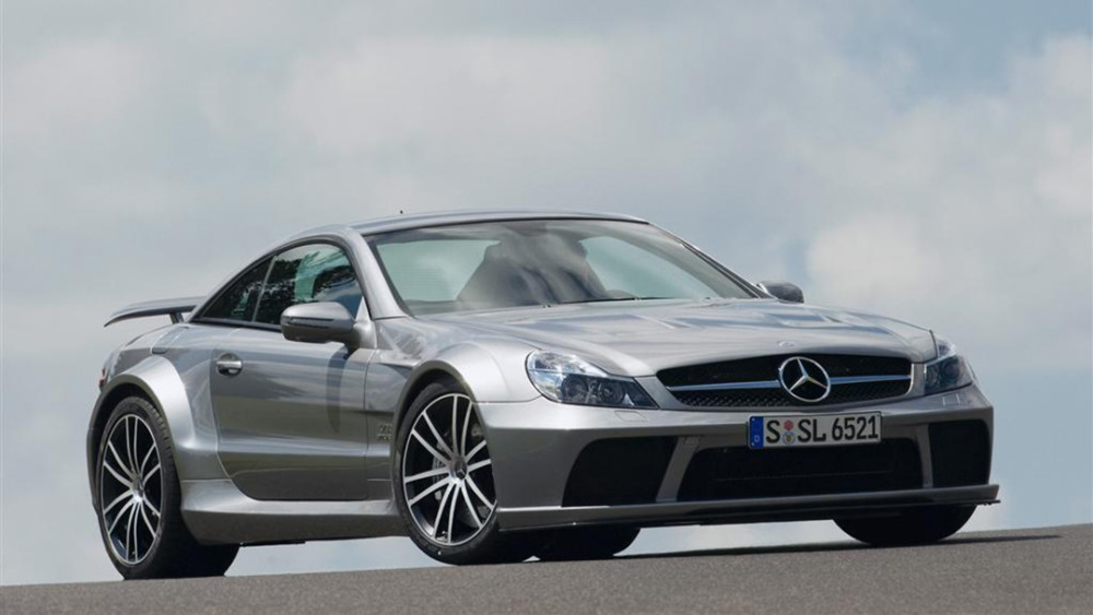 自2007年推出slk 55 amg black series以来,在这13年间奔驰也仅推出了