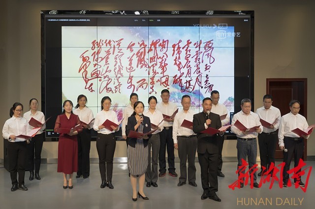 (诗朗诵《忆秦娥 娄山关》)