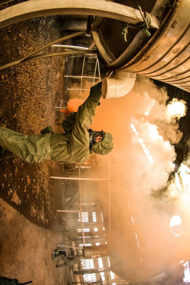 震撼大图丨神秘战士的硝烟战场