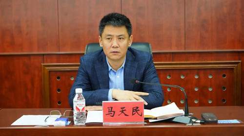 绥化市望奎县县委书记赵铁雨主持召开县扶贫开发领导小组扩大会议