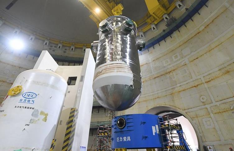 其内部的核反应堆使用了每隔十八个月才更新一次的反应堆芯,在核电站