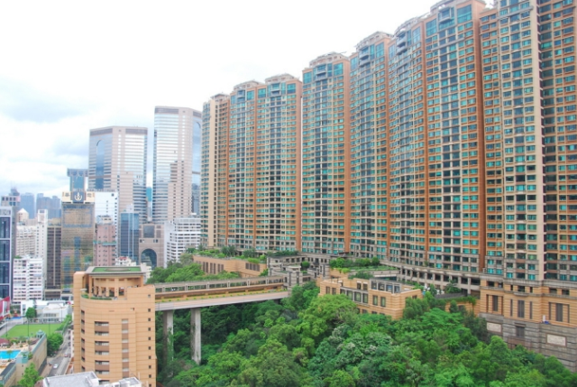 陈伟霆的豪宅位于香港有名的礼顿山小区中,这个小区听说都是有名的