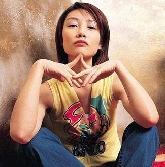 因陈冠希身败名裂的陈文媛与富豪男友情断嫁打工仔如今怎样了