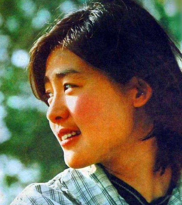 演员丛珊年少成名为何遭学校霸凌看完她的人生经历真不简单