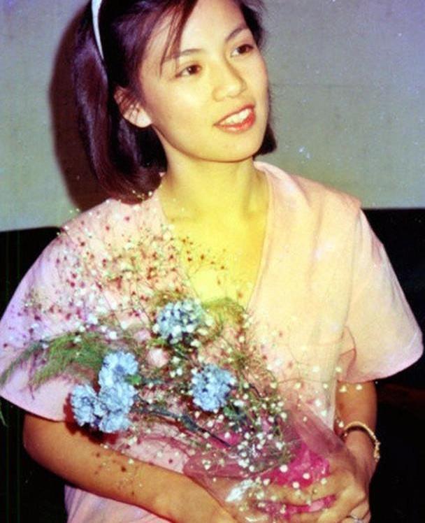 可想而知翁美玲的童年是有多么悲惨