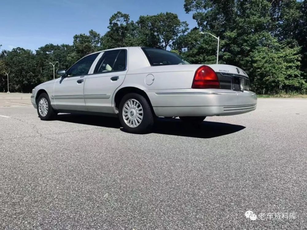 l同学的全尺寸美国轿车末代水星老侯爵