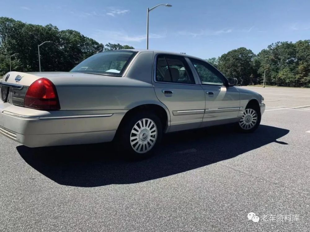 l同学的全尺寸美国轿车末代水星老侯爵