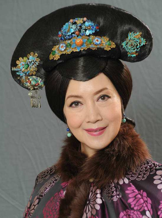 单靠后台强硬有着教科书般演技的谢雪心始终是实力派不老绿叶