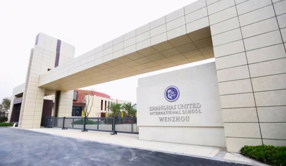 民办国际学校就不一定了,比如杭州绿城育华学校,英特外国语学校有国内