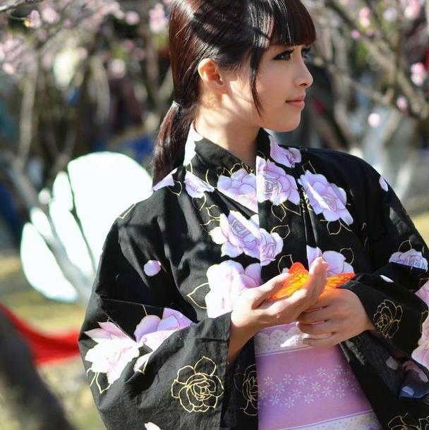 军事重地两女游客穿和服拍照 男子怒斥阻止 获得网友点赞 腾讯新闻