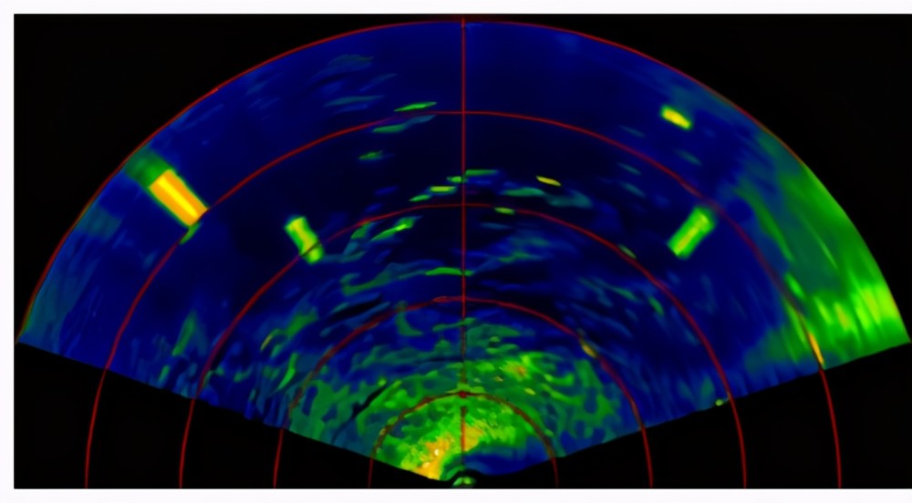 前视成像声纳则安装在潜水器前部,负责探测前方的目标和海底地貌,最远