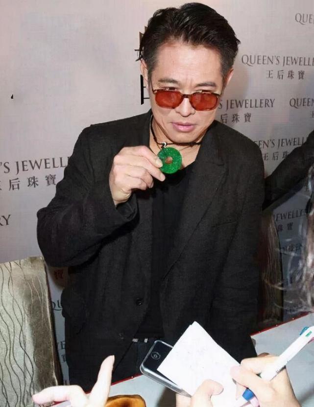 2000万的天珠不算事,看看李连杰的天价文玩件件价值连城