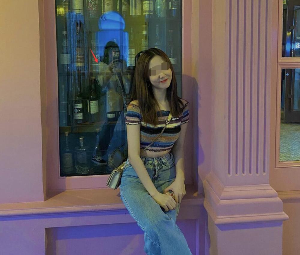 汪峰15岁大女儿潇洒度假侧颜超美细腰长腿身材不输亲妈葛荟婕