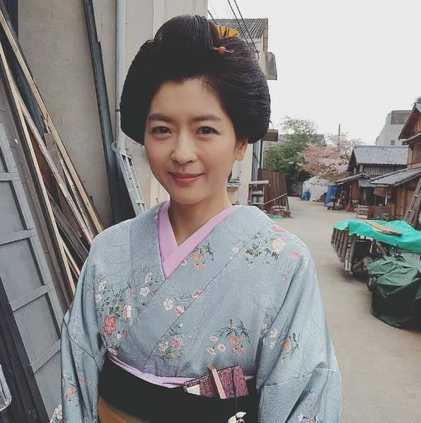 现在的中山忍已经四十六岁了,但是整个人看上去还是像一个小姑娘一样