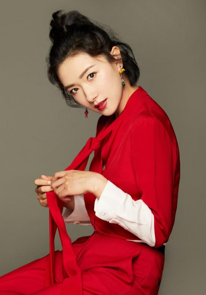 万茜第7043期潮流写真分享