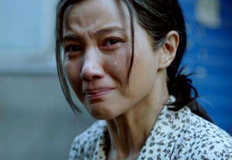 在《万箭穿心》中颜丙燕饰演李宝莉,剧李宝莉是