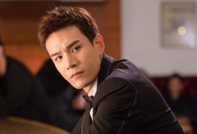 他婚后无戏可拍,靠卖妻子名牌包度日,如今逆袭成实力派!