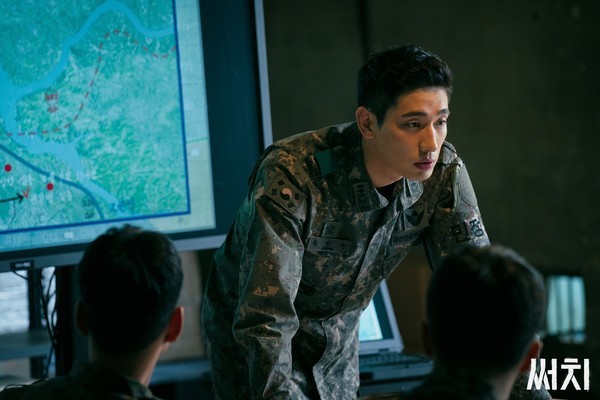 没错,宋大尉宋旻圭是南韩演员尹博于《search:非武装救援》(以下简称