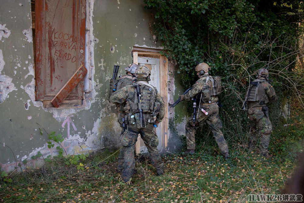 德国媒体发布精锐伞兵演习照 特种直升机高调出镜 或将追加采购