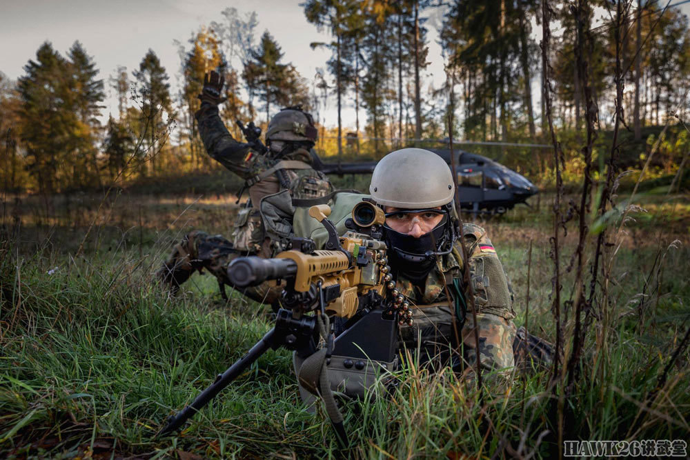 德国媒体发布精锐伞兵演习照 特种直升机高调出镜 或将追加采购