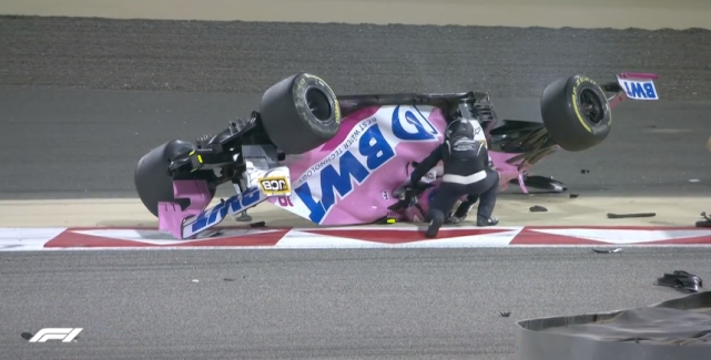 但当我从后视镜看到他撞车的情形时,我有点懵.