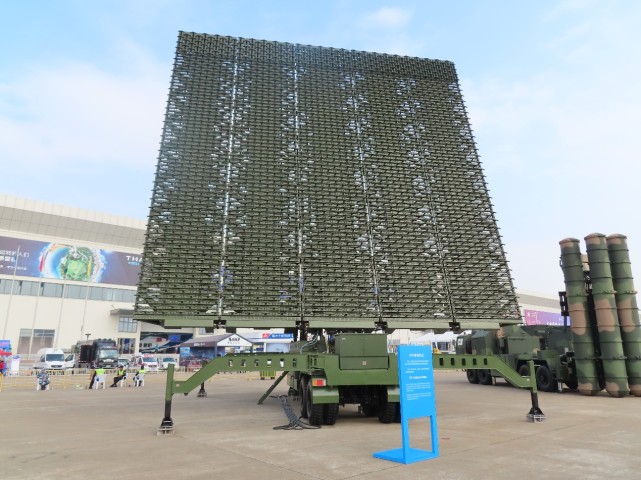 笔者在珠海航展拍摄的609情报雷达,也具有良好的反隐身目标的能力
