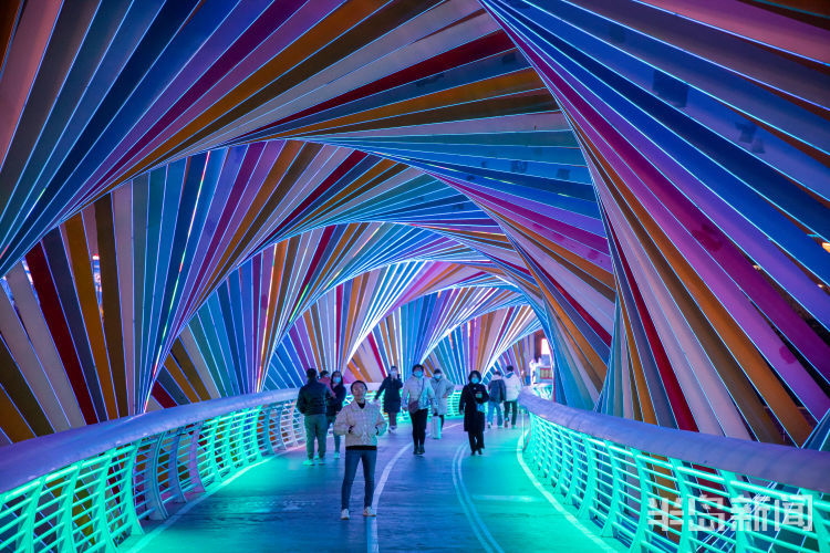 彩虹桥点亮青岛西海岸_腾讯新闻