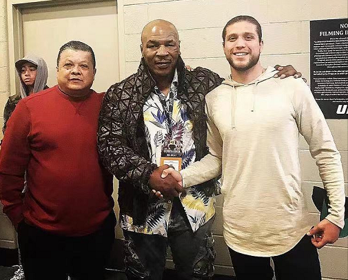 这年头不和泰森合照都不好意思说自己是混ufc的