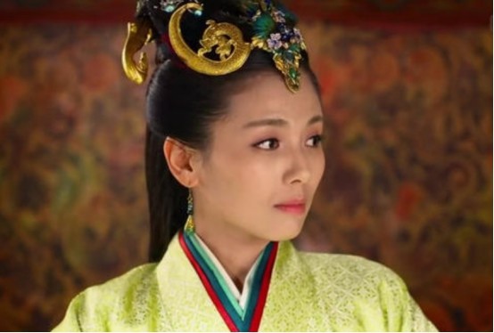 芈月传:芈姝生了嫡公子,为啥芈月抱孩子时候,芈姝表情这么奇怪
