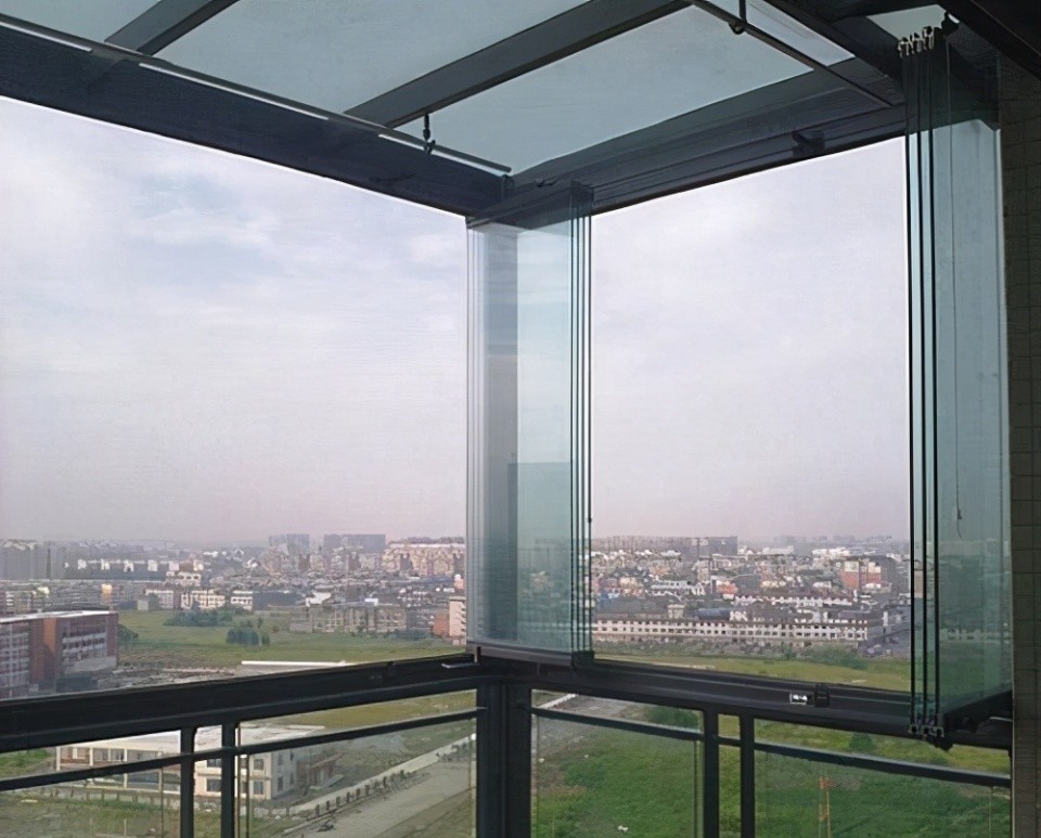 新房装修用无框窗玻璃往两侧一推视野更开阔又有颜值