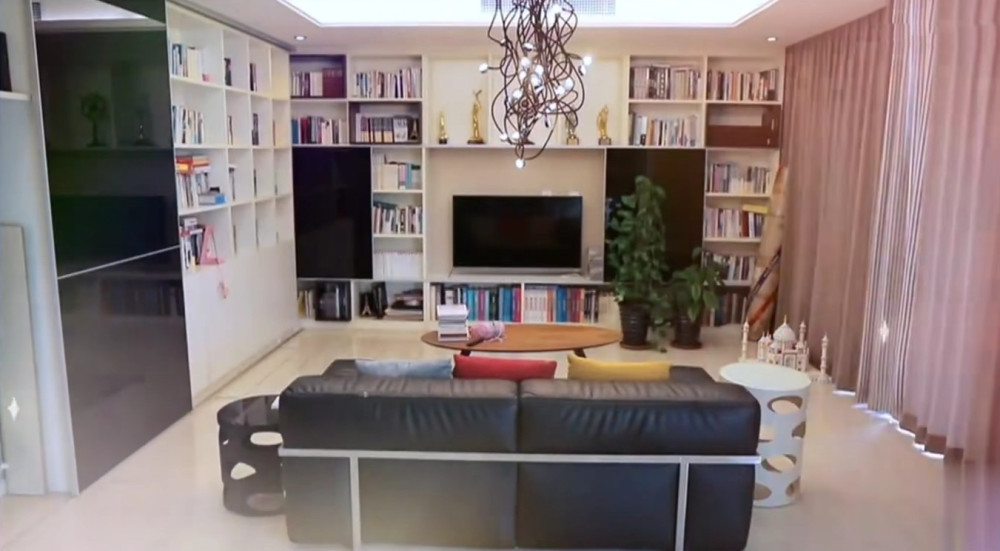 走进豪门阔太张萌的豪宅拥有超大私人影厅星空顶太梦幻了