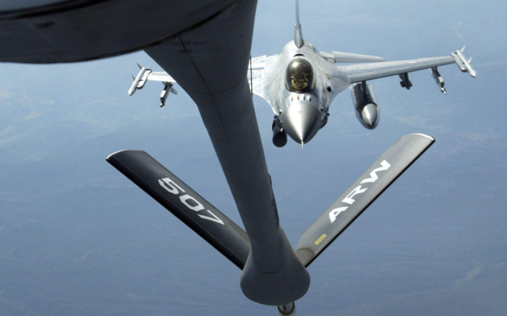 日前法国海军订购了新的海上侦察机,其"前身"是口碑极好的达索"隼"