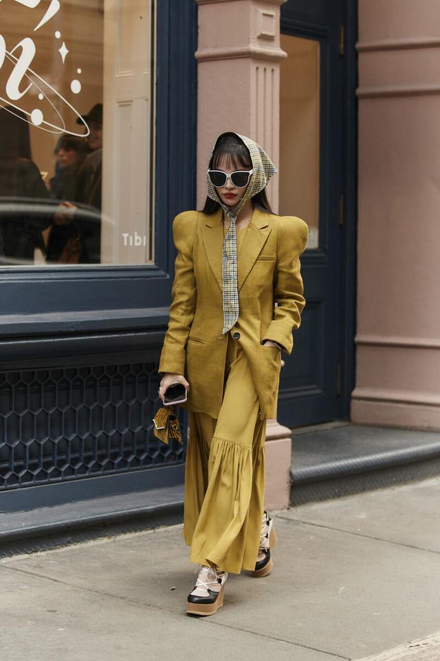 今年冬天"垫肩装"又火了,瘦脸提气场,脸大,溜肩都爱了!