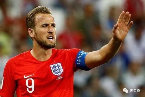 现年23岁的高中锋卡尔沃特·勒温本赛季迎来爆发,他代表埃弗顿队在12