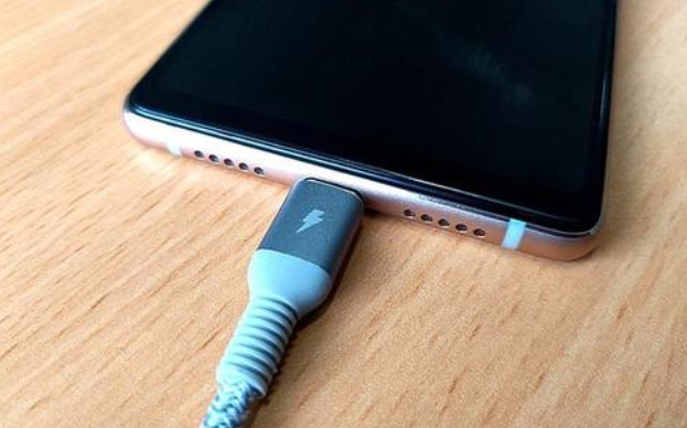 Iphone手机发送语音 听到滋滋的杂音是怎么回事 Iphone 手机系统 耳机